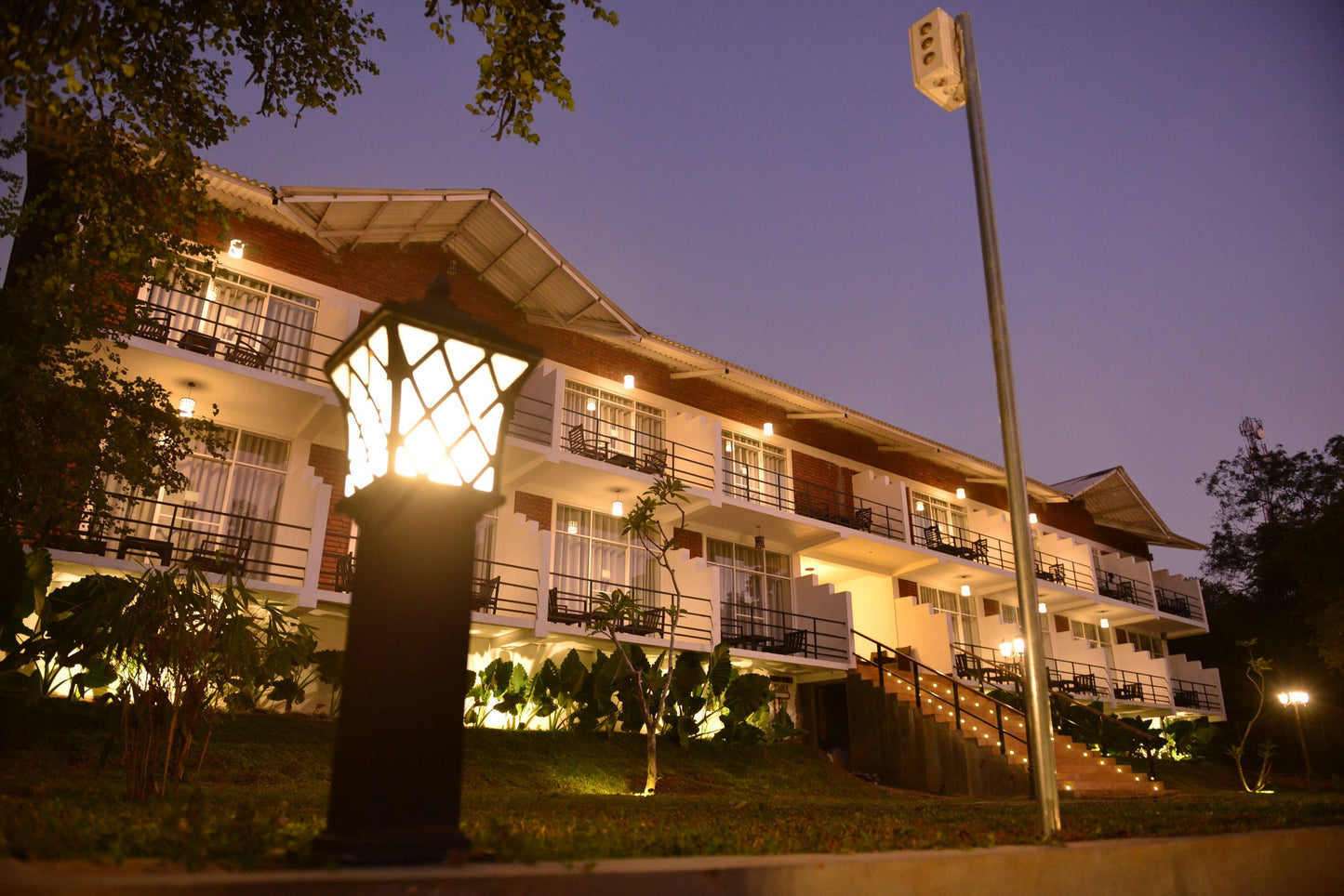 Agbo Hotel, Giritale