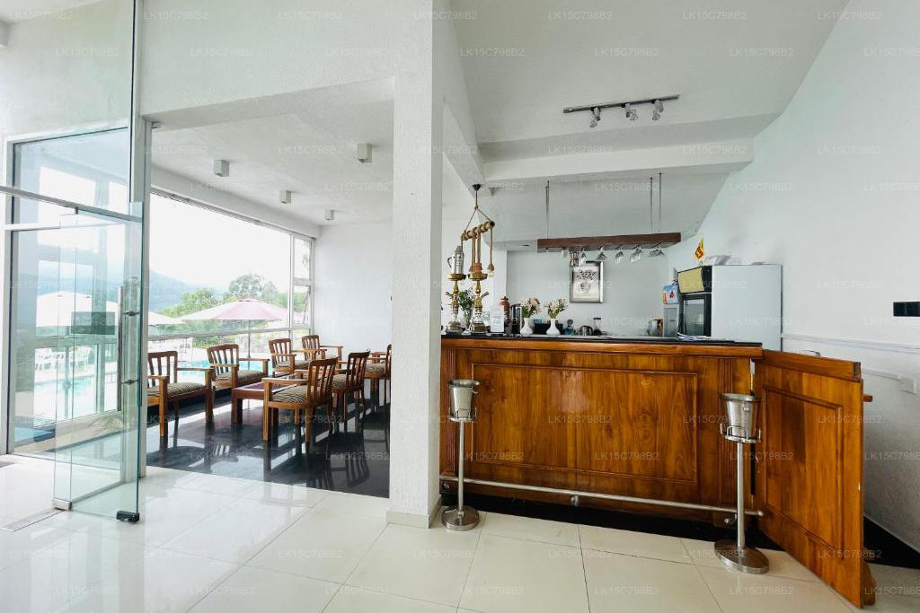 Otel Heaven's Edge, EHI, Ella