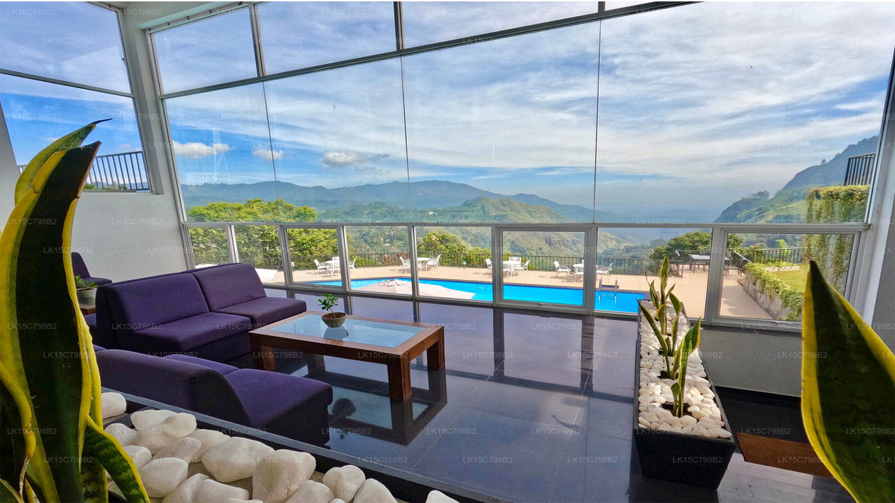 Otel Heaven's Edge, EHI, Ella