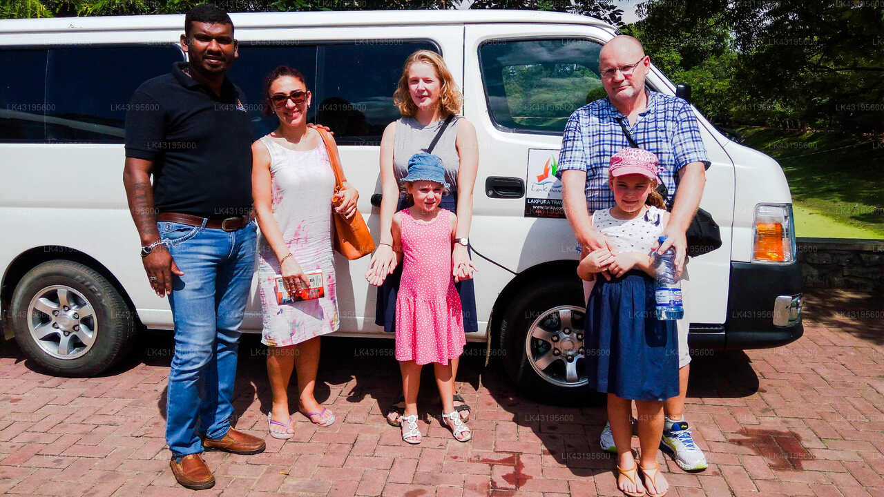 Transfer between Colombo Airport (CMB) and River View Hotel, Wadduwa