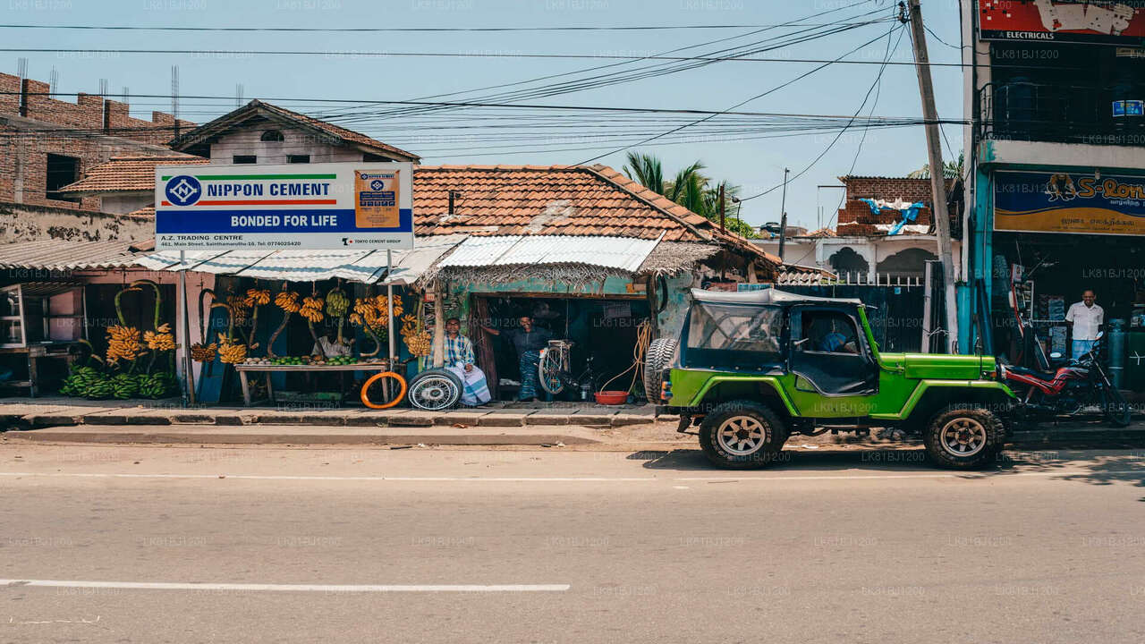 Colombo Limanı'ndan Land Rover Serisi 1 Jeep tarafından Colombo Şehir Turu