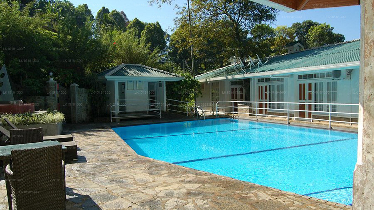 Orman Kenarı, Kitulgala