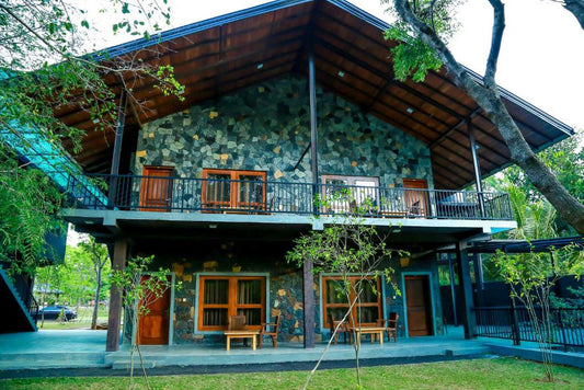Doola Nehri Kenarı, Udawalawe