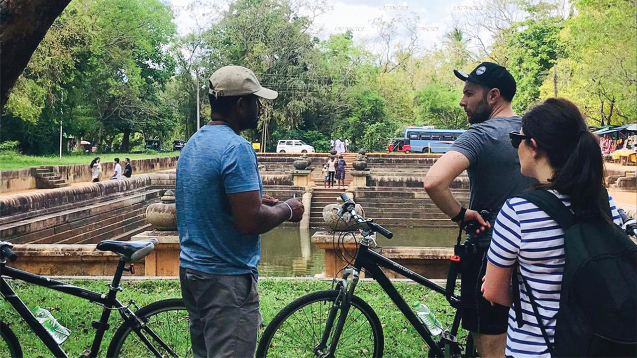 Anuradhapura'dan bisiklet