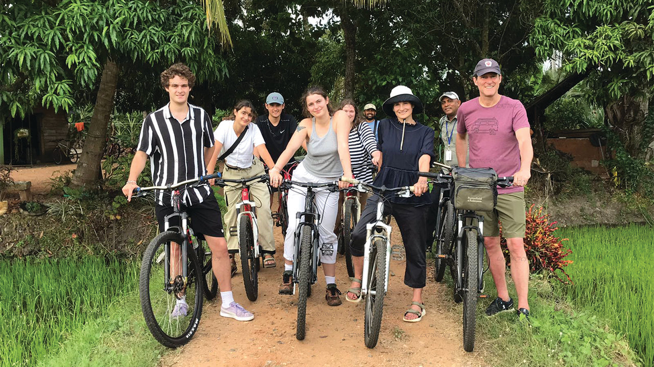 Anuradhapura'dan bisiklet