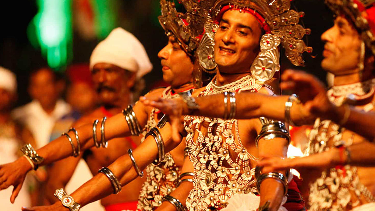Colombo"dan Pinnawala ve Kandy Turu
