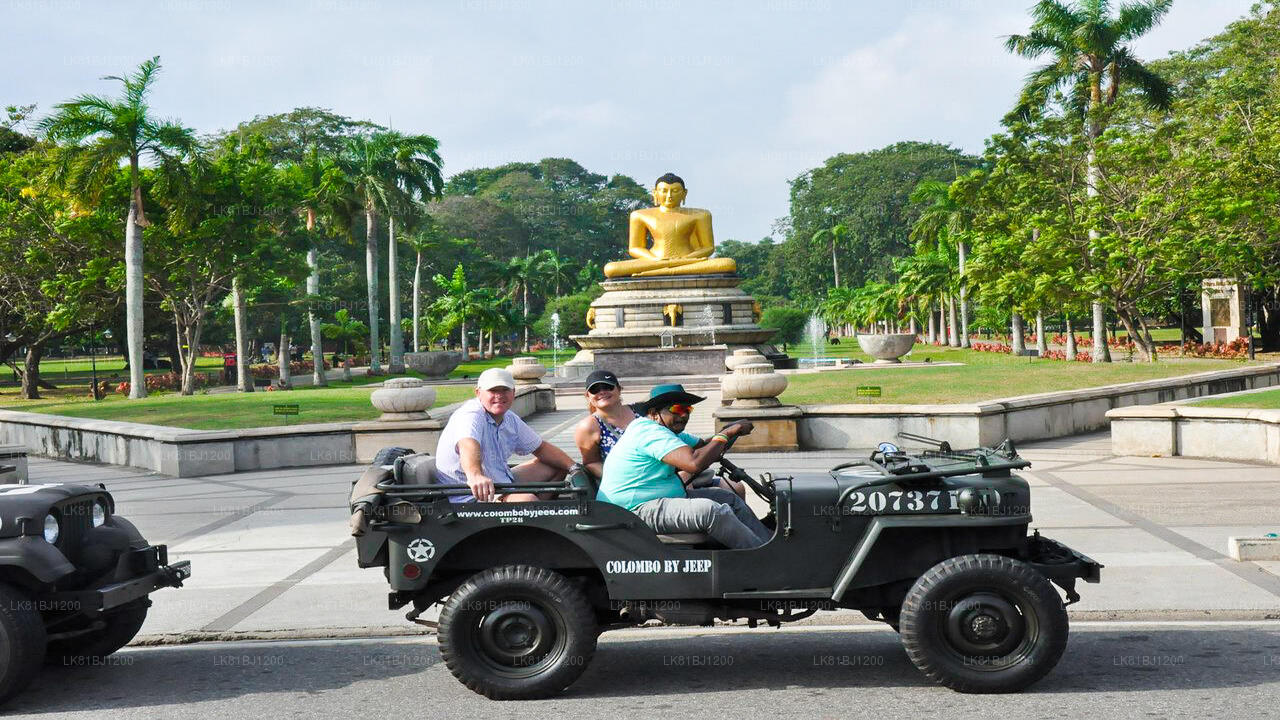Colombo Limanı'ndan Land Rover Serisi 1 Jeep tarafından Colombo Şehir Turu